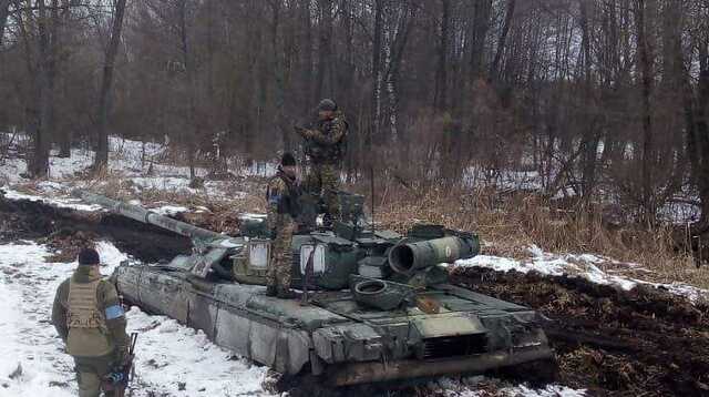 Орки нашли свое место: российское командование завело группу танков в глубокое болото