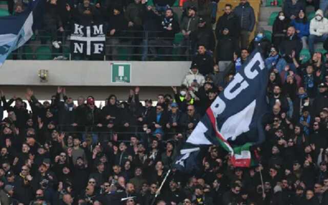 Путин, приди? Итальянские фанаты попросили армию России разбомбить Неаполь