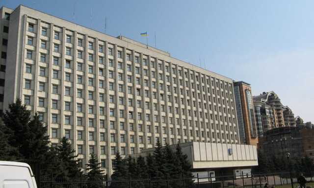 Оборону столицы усиливают. Киевскую ОГА возглавил экс-командующий ООС