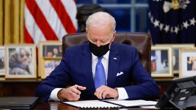 Байден подписал закон о помощи Украине в 13,6 млрд долларов