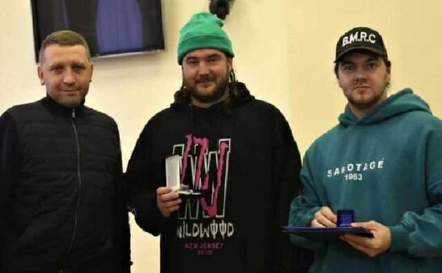 "Доброго вечора, ми з України!": у Кременчуці автори хіту отримали відзнаки