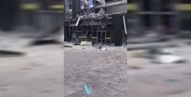 Войска РФ нанесли удар по бассейну "Нептун" в Мариуполе, где прятались беременные