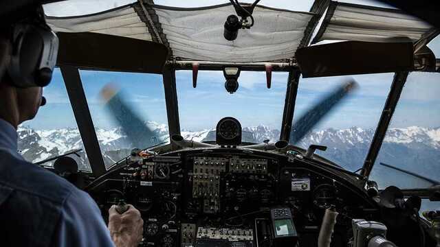 Пилоты России – это камикадзе, – в МВД объяснили, зачем Россия обрезает стропы парашютов