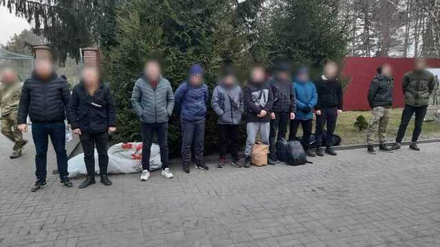 У лісах за 100 метрів від польського кордону затримали дев’ятьох ухилянтів
