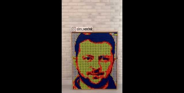 Украинский рекордсмен по сбору кубика Рубика создал портрет Владимира Зеленского