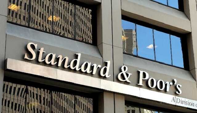 Полшага до дефолта: агентство S&P опустило кредитный рейтинг России