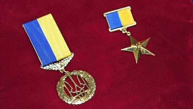 Зеленский наградил более 130 украинских защитников и защитниц, 36 – посмертно