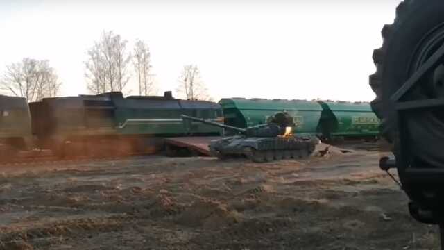 У Білорусі розвантажують військову техніку РФ і зводять понтонний міст через Прип’ять