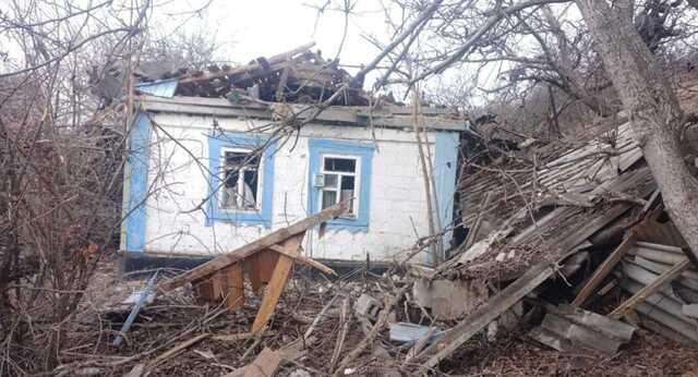 Оккупанты обстреляли Рубежное: под завалами домов и школы могут быть дети