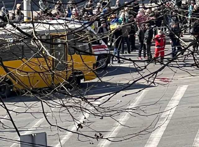 В Херсоне захватчики открыли огонь по мирному митингу, есть раненые