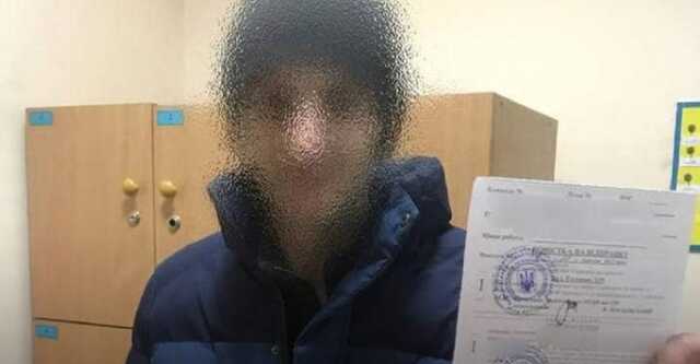 Порушникам ПДР та комендантської години поліцейські вручають повістки