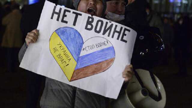 Кто из российских звезд выступил против войны в Украине и уехал из России