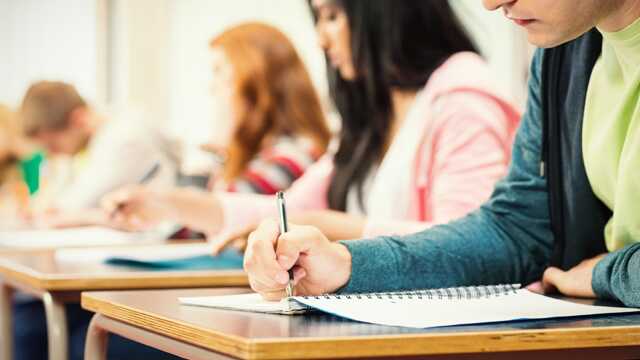 Рада отменила ВНО-2022. Вступительная кампания пройдет по спецпроцедуре