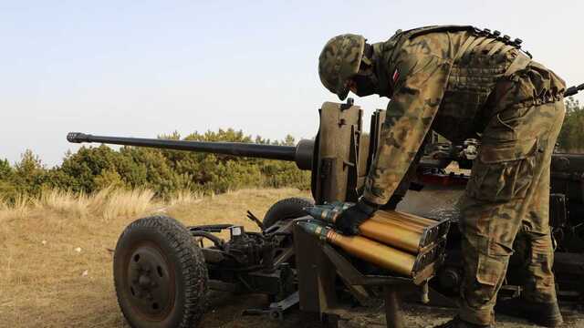 Украинские трактористы продолжают собирать трофеи: забрали у оккупантов зенитную пушку