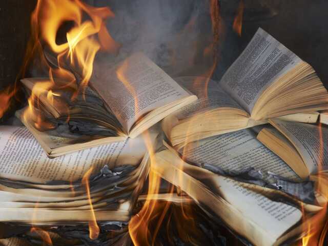 Мирослава Барчук: Окупанти знищують українські книжки. Маємо справу з дуже тупим ворогом