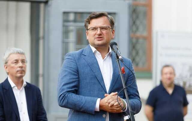 Кулеба призвал бойкотировать "Ашан", который остался работать в России