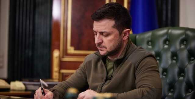 Зеленский подписал закон о тюремных сроках за посты в соцсетях: что нельзя публиковать