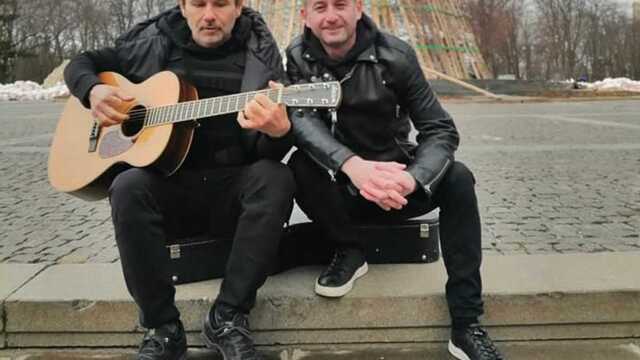 "Немножко спели": Жадан показал общее фото с Вакарчуком в Харькове