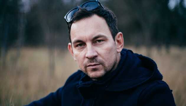 Под Гостомелем оккупанты обстреляли дом Валерия Харчишина: здание сгорело дотла