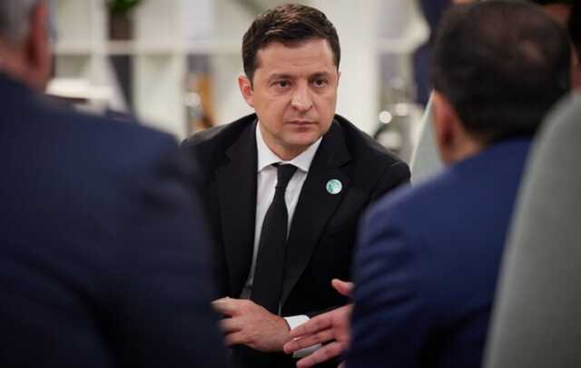 Зеленский: Люди голыми руками останавливали танки, я буду с этим народом до конца