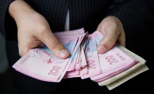 Переселенцам в Украине будут выплачивать по 2 тысячи гривен ежемесячно: как получить