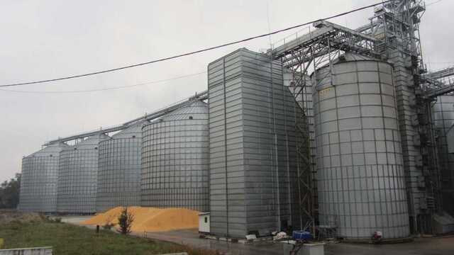 Россияне повредили по меньшей мере 6 зернохранилищ в Украине