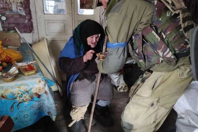 "Они забрали мою дочь": как украинцы встречали бойцов ВСУ в освобожденном поселке