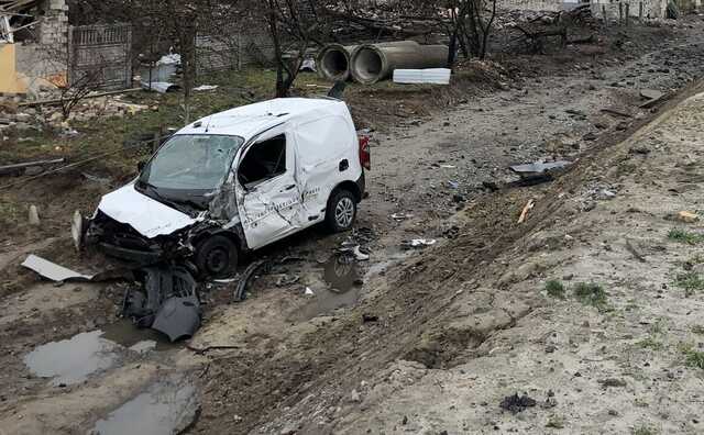 Руины, сожженные авто и брошенная оккупантами техника: фото из освобожденного Залесья под Киевом
