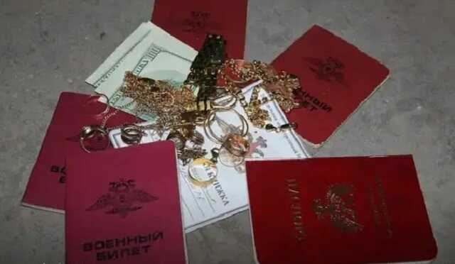 «Азов» взял в плен оккупантов в Мариуполе и уничтожил вражескую технику