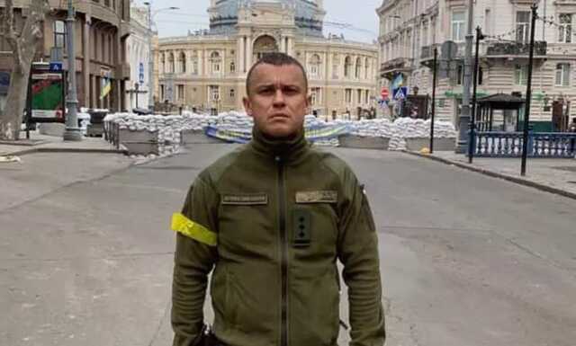 Одесский депутат, устроивший оргию с трансвеститом, одел военную форму