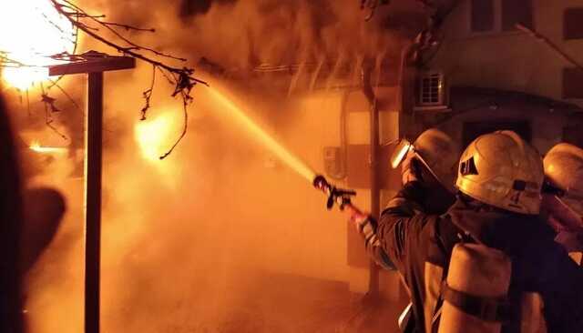 Пожарные только сейчас смогли потушить пожар на кременчугской нефтебазе