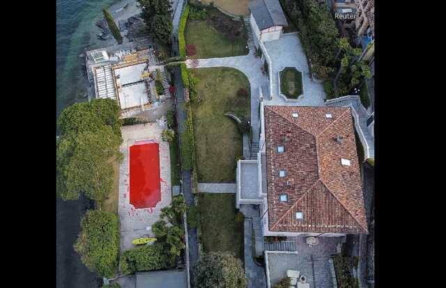 «Соловьев – убийца»: В Италии разрисовали красной краской виллу пропагандиста и окрасили бассейн