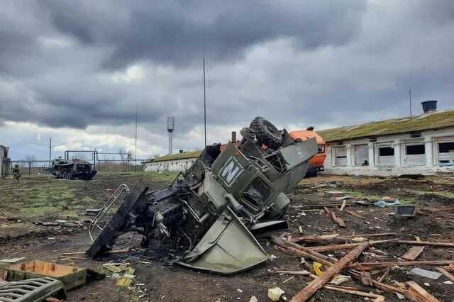 Экс-депутат Госдумы показал кладбище техники российских оккупантов под Гостомелем