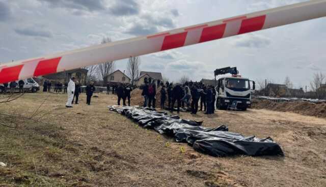 В Буче начали эксгумацию жертв российских оккупантов. Устанавливают причины смерти каждого
