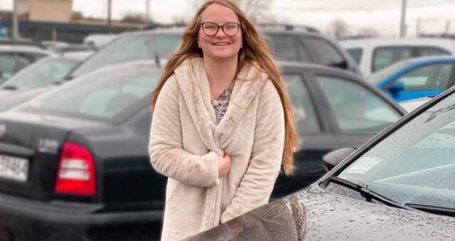 Деньги не пахнут. Украинская блогерша рекламирует российский сайт и просит ввести личные данные