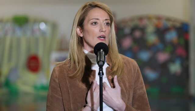 Европа финансирует эту войну "прямо или косвенно" - глава ЕП Роберта Мецола