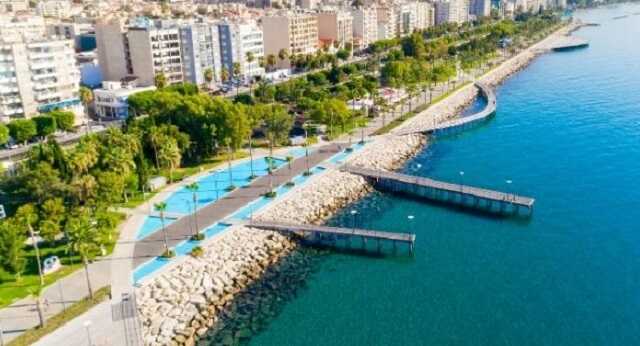 На Кипре провалился автопробег в поддержку РФ: их заплевали и сожгли флаг