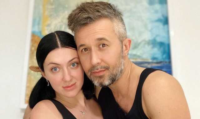 Покинувшего Украину Сергея Бабкина захейтили в сети: его жена ответила