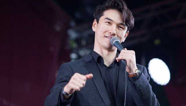 Популярный комик Нурлан Сабуров испугался вопроса о войне с Украиной