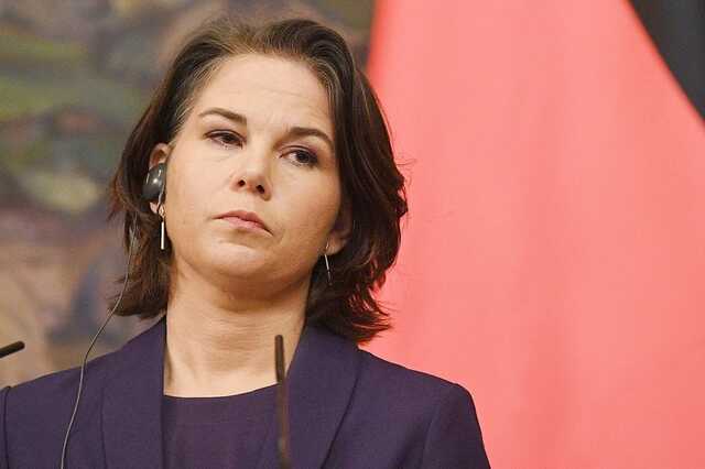 Бербок: Нет времени для отговорок. Украине нужны тяжелые вооружения