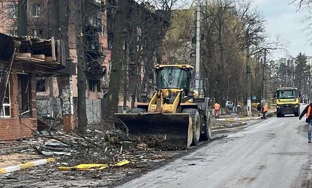 За сутки "Укравтодор" очистил более 10 км трассы Киев-Чоп