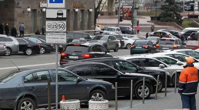 Кличко предупредил о мошенниках, которые требуют деньги за парковку в Киеве