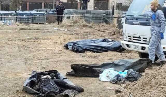 В Буче проводят эксгумацию тел из братской могилы