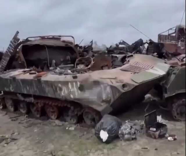 В Буче появилось кладбище танков и другой бронетехники