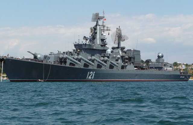 Провести эвакуацию экипажа крейсера "Москва" не позволил шторм, - ГПСУ