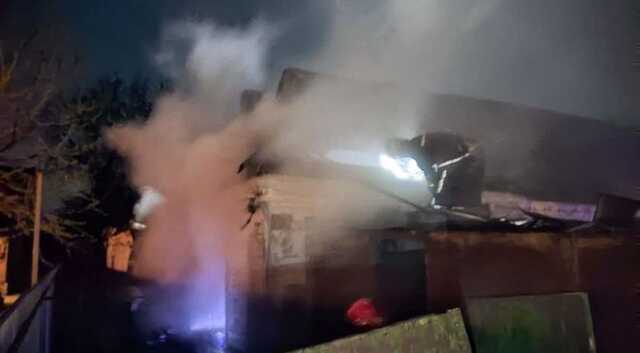 В Днепре во время пожара в частном доме заживо сгорели двое мужчин