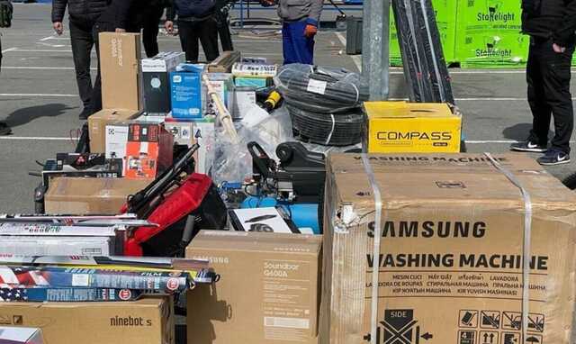 На Киевщине задержали группу мародеров: обворовали ТЦ на 5 млн грн