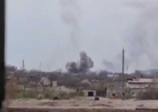 Оккупанты обстреливают "Азовсталь" в Мариуполе из всех видов оружия