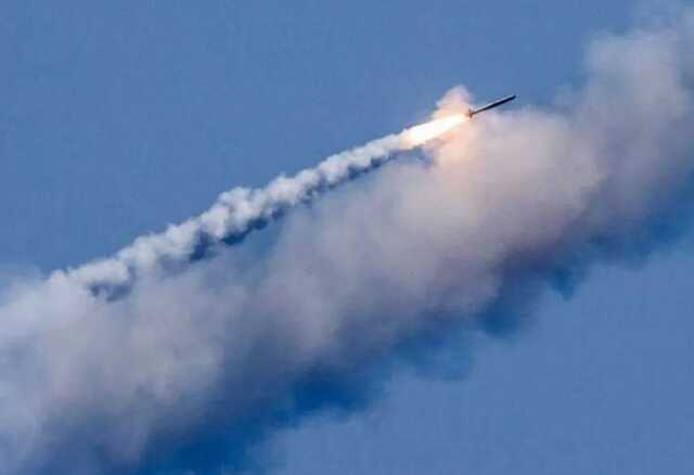 Работают все службы: во Львове идет ликвидация последствий ракетных ударов