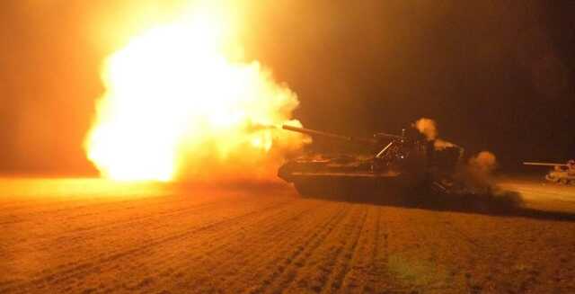 “Випускайте Кракена”: Сухопутні війська ЗСУ показали видовищний залп чотирьох 203-мм САУ 2С7 “Піон”